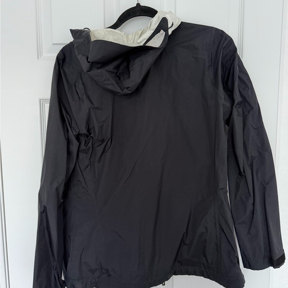 Patagonia Black Women's Windbreaker & Rain Jacket - Picture 6 of 7